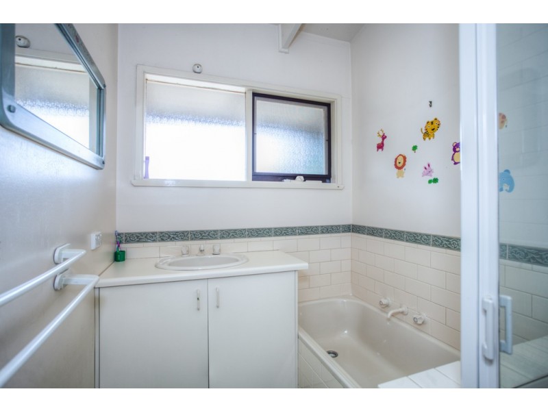 13 Digby Drive, Romsey VIC 3434