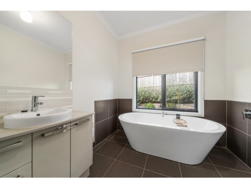 10 Nelson Court, Gisborne VIC 3437