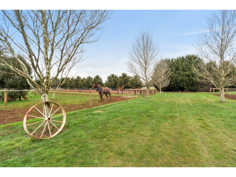 80 Kronks Lane, Woodend VIC 3442