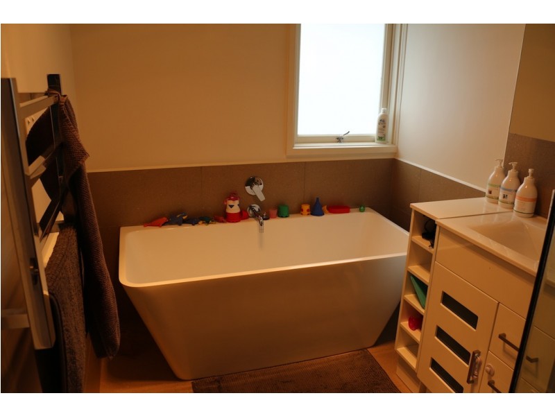 9 Noonan Grove, Woodend VIC 3442