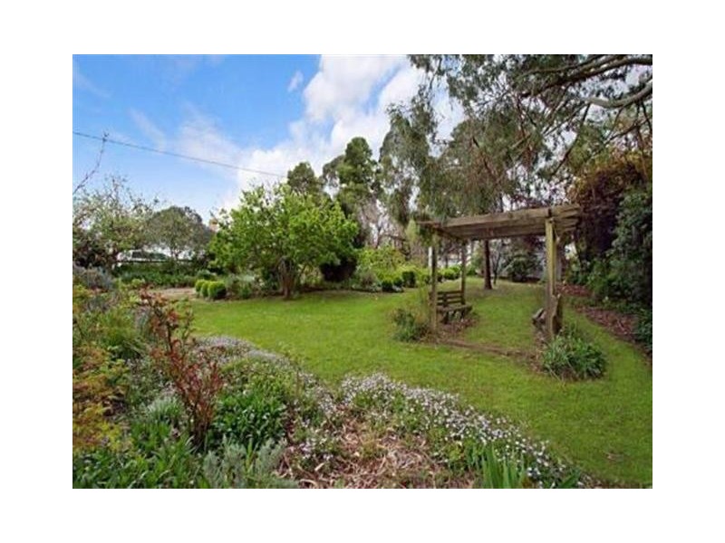 9 Noonan Grove, Woodend VIC 3442