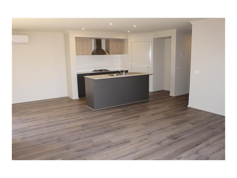 13 Salerno Crescent, Doreen VIC 3754