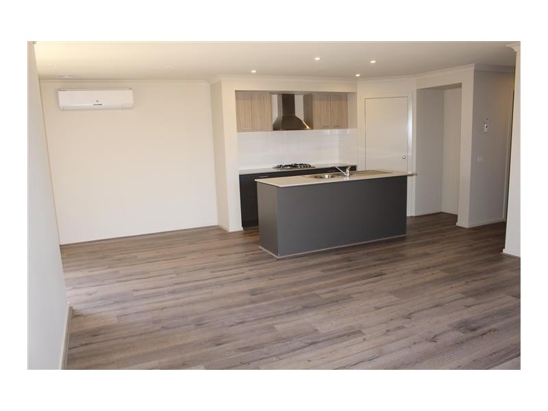 13 Salerno Crescent, Doreen VIC 3754