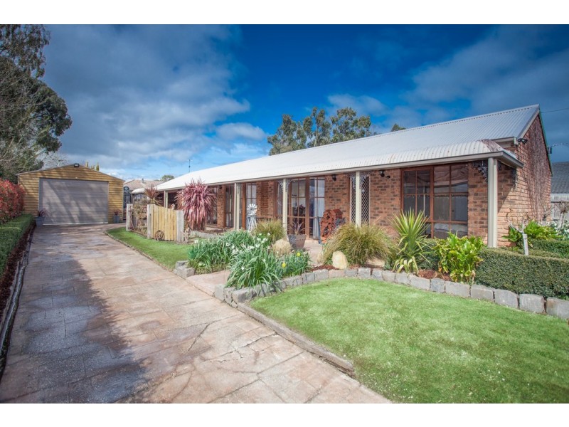 21 Grant Avenue, Gisborne VIC 3437