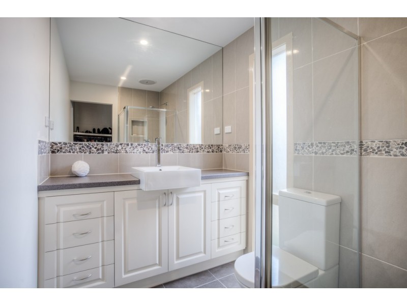 21 Grant Avenue, Gisborne VIC 3437