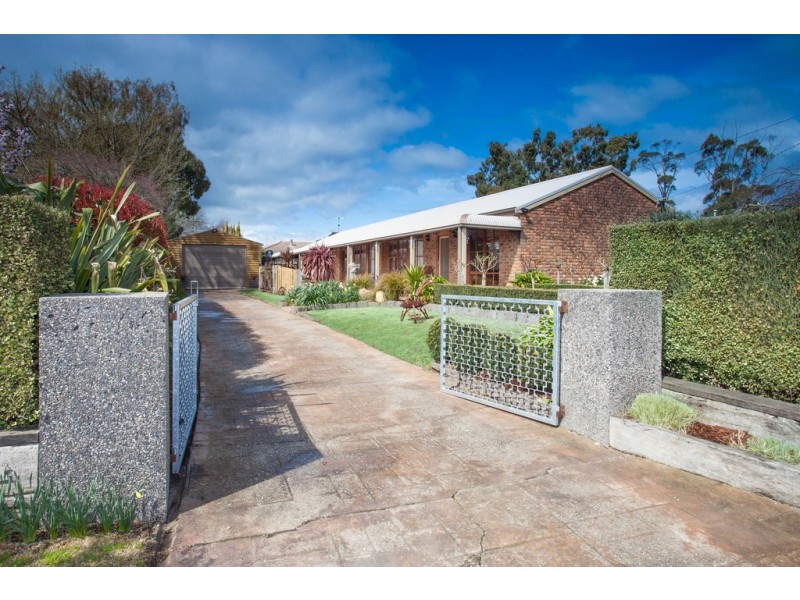 21 Grant Avenue, Gisborne VIC 3437