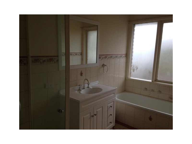 5 Julie Crt, Woodend VIC 3442