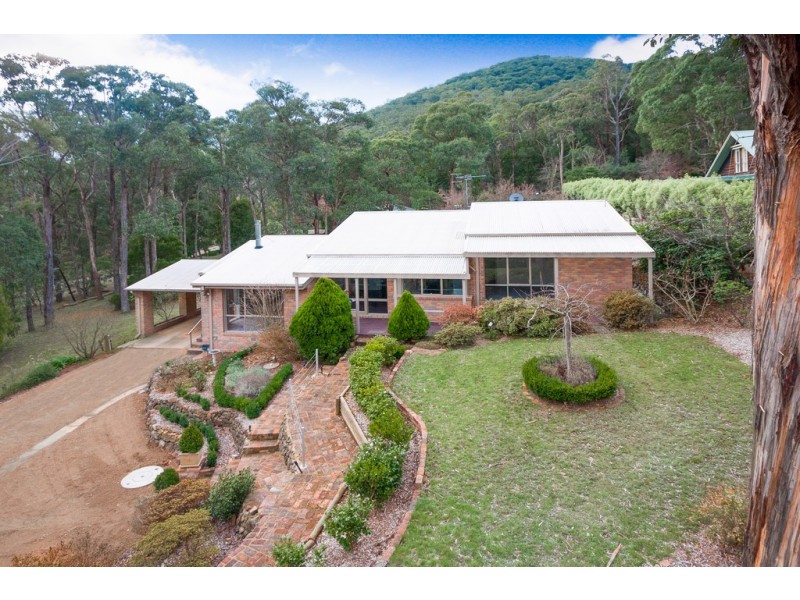 32 Blanche Parade, Mount Macedon VIC 3441