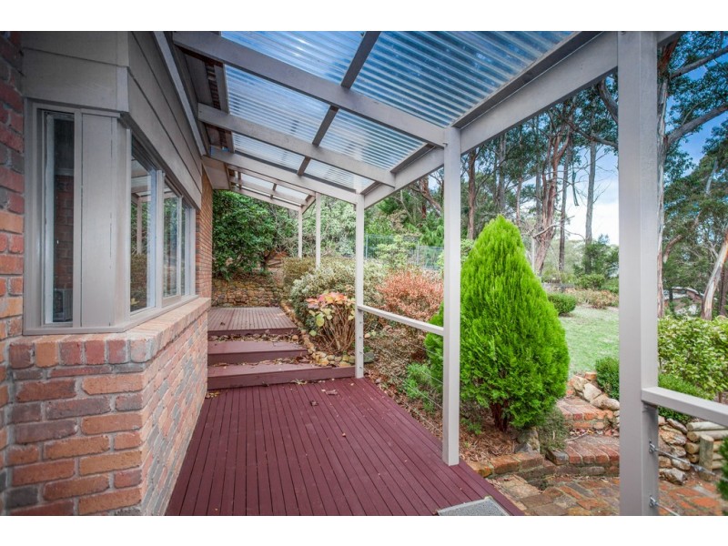 32 Blanche Parade, Mount Macedon VIC 3441