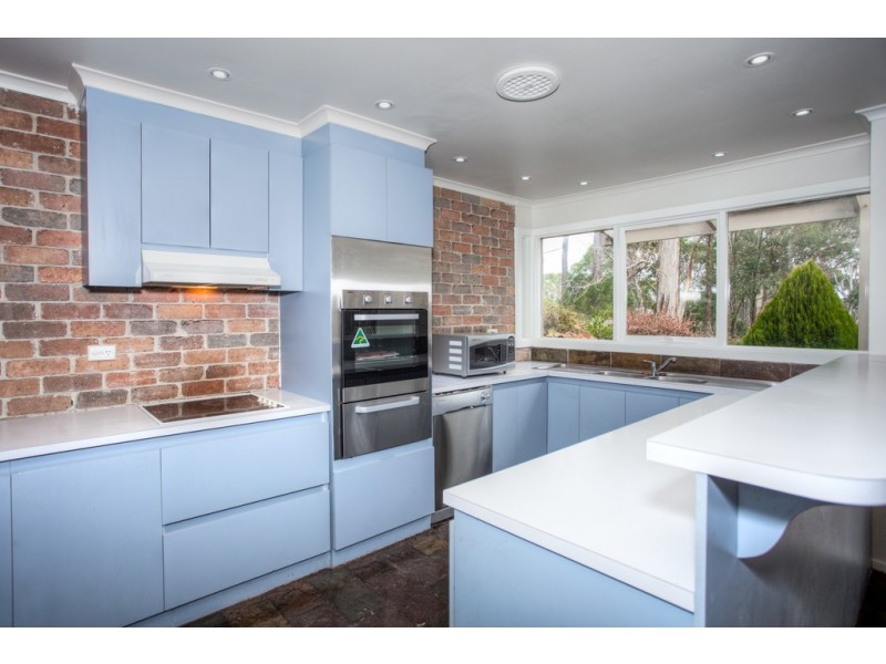 32 Blanche Parade, Mount Macedon VIC 3441