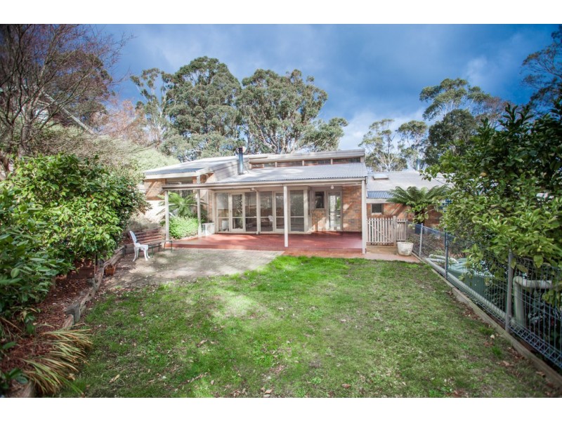 32 Blanche Parade, Mount Macedon VIC 3441