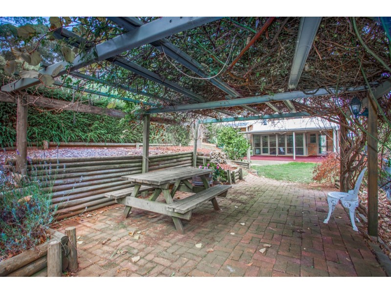 32 Blanche Parade, Mount Macedon VIC 3441