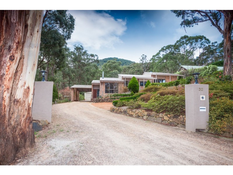 32 Blanche Parade, Mount Macedon VIC 3441