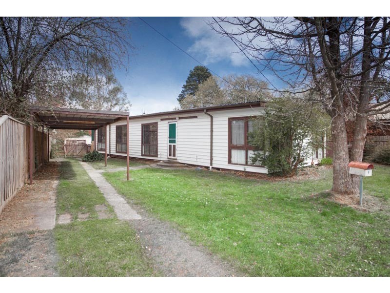 8 Thom Street, New Gisborne VIC 3438