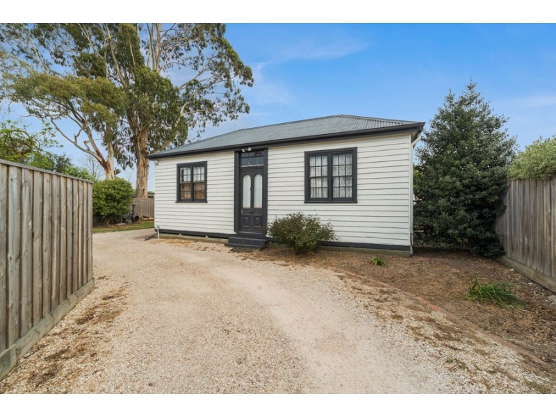 9B Howey Street, Gisborne VIC 3437