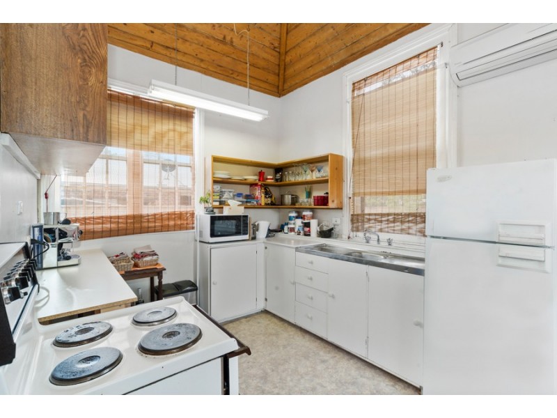 9B Howey Street, Gisborne VIC 3437