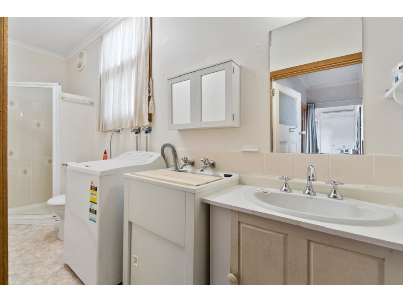 9B Howey Street, Gisborne VIC 3437