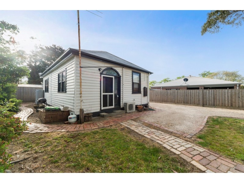 9B Howey Street, Gisborne VIC 3437