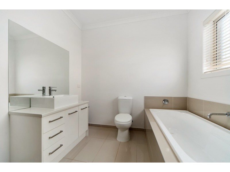 Unit 1/4 Francis Crescent, Gisborne VIC 3437