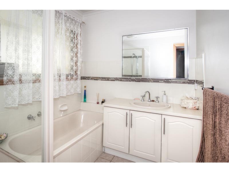 7 Morrow Road East, New Gisborne VIC 3438