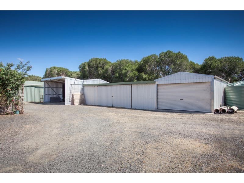 7 Morrow Road East, New Gisborne VIC 3438