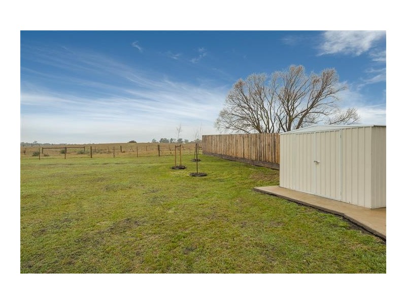 25 Palmer Place, Kyneton VIC 3444