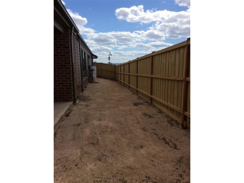 1 Blake Place, Brookfield VIC 3338