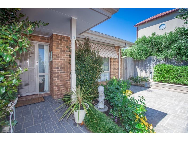 3 / 15-17 Rodney Street, Gisborne VIC 3437