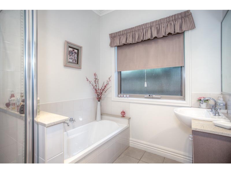 3 / 15-17 Rodney Street, Gisborne VIC 3437