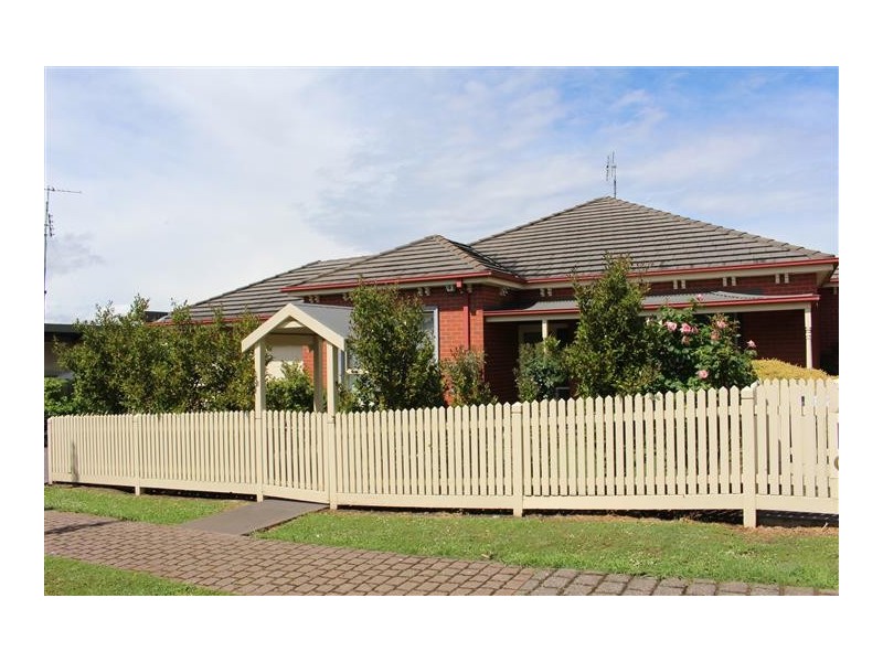 1/49 Brantome Street, Gisborne VIC 3437