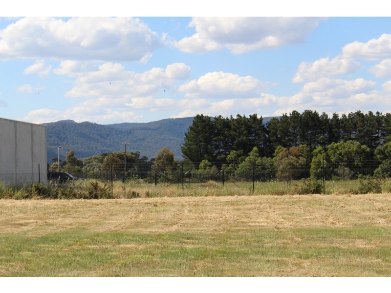 7 Newry Drive, New Gisborne VIC 3438