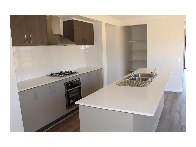 3 Salerno Crescent, Doreen VIC 3754