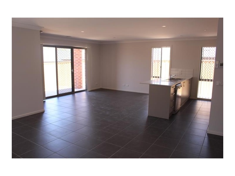4 Holding Way, Doreen VIC 3754