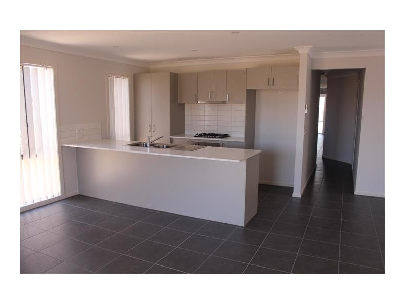4 Holding Way, Doreen VIC 3754