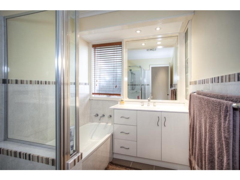 21 Worcester Road, Gisborne VIC 3437