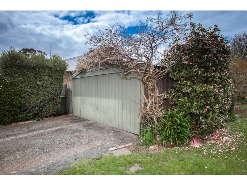 21 Worcester Road, Gisborne VIC 3437