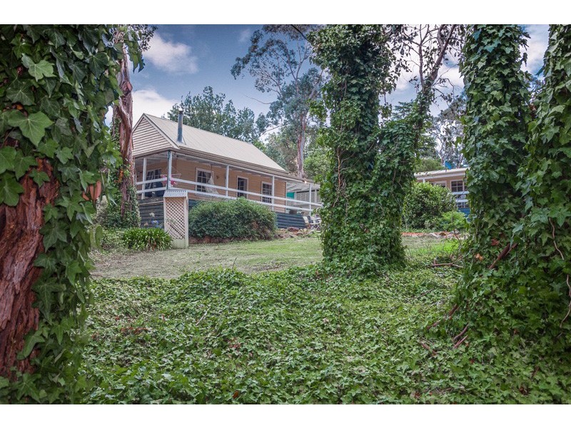8 Zig Zag Road, Mount Macedon VIC 3441