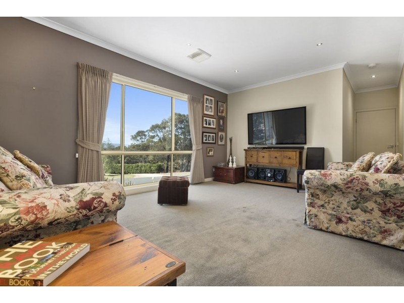 33 Wyralla Crescent, Gisborne VIC 3437