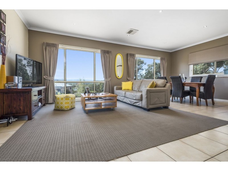 33 Wyralla Crescent, Gisborne VIC 3437