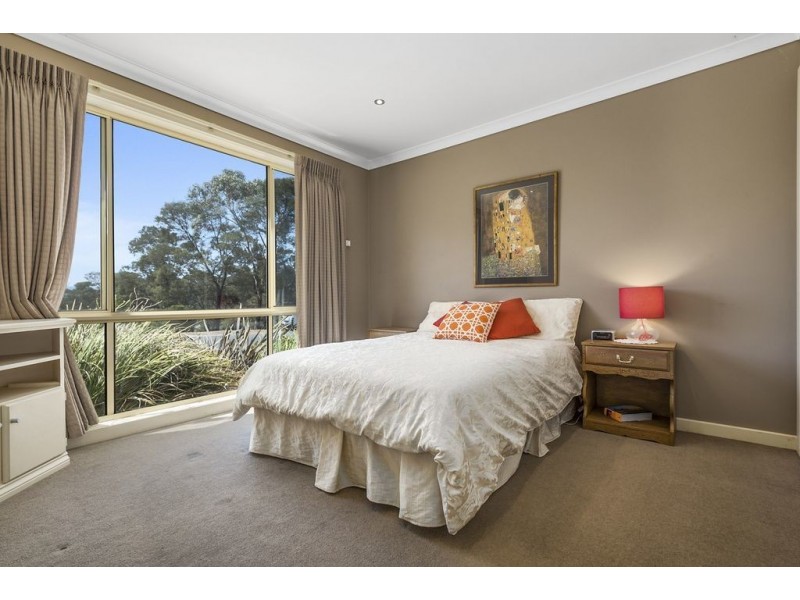 33 Wyralla Crescent, Gisborne VIC 3437