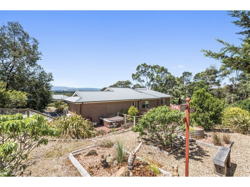 33 Wyralla Crescent, Gisborne VIC 3437