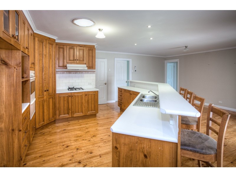 30 Robb Drive, Romsey VIC 3434