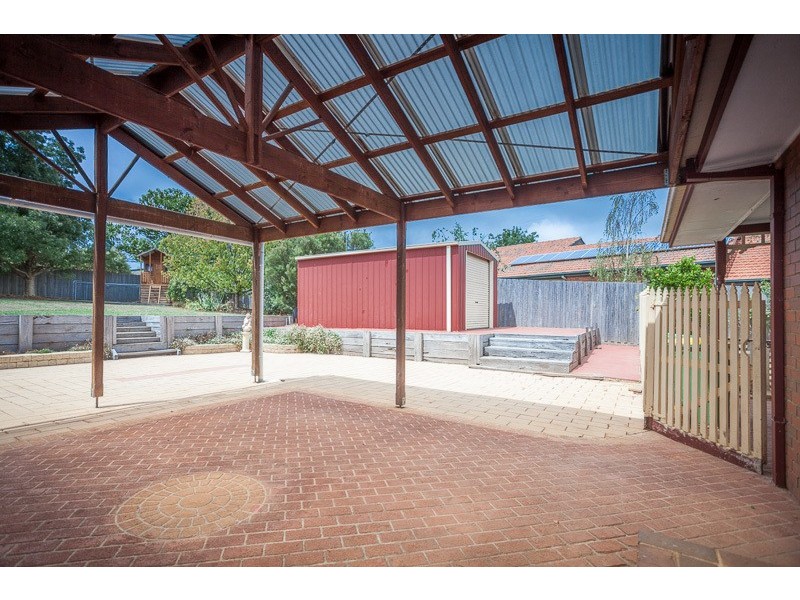 30 Robb Drive, Romsey VIC 3434