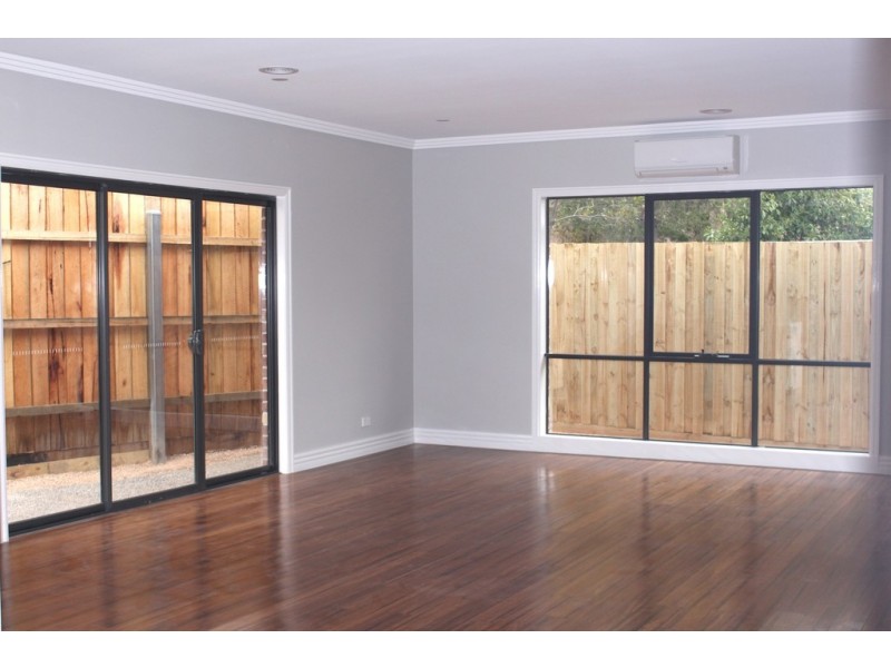 4/104 Station Road, Gisborne VIC 3437