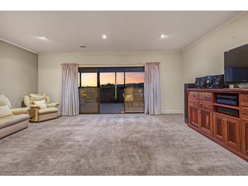 32 Jacksons Creek Way, Gisborne VIC 3437