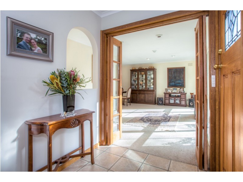 61 Heather Road, Gisborne VIC 3437