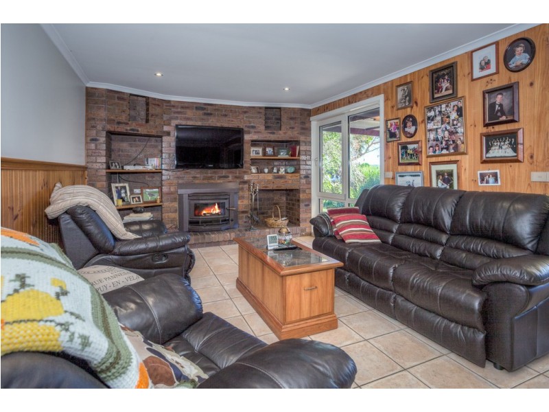 61 Heather Road, Gisborne VIC 3437