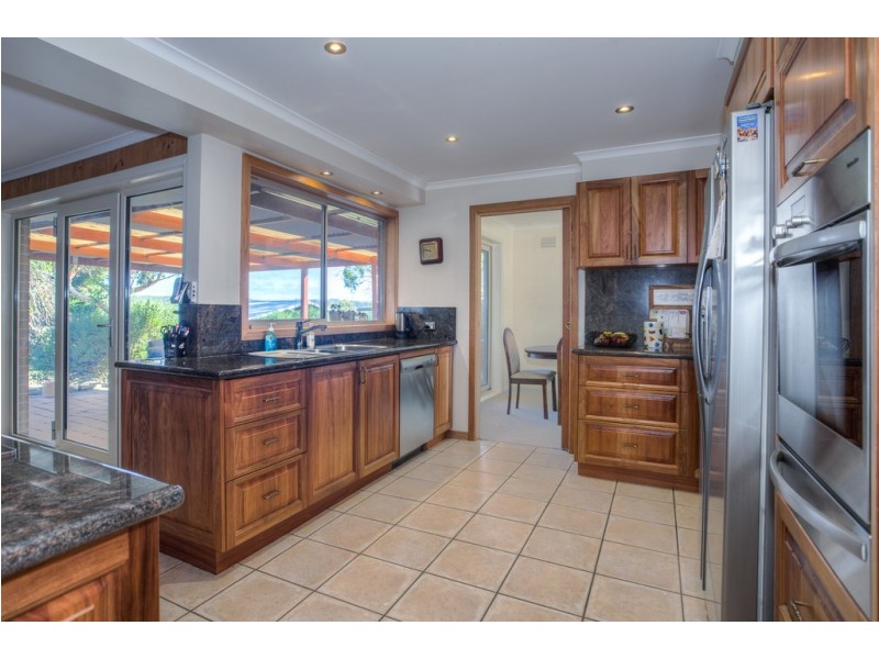 61 Heather Road, Gisborne VIC 3437