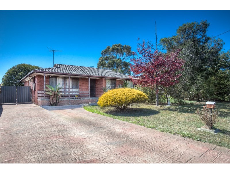 11 Grant Avenue, Gisborne VIC 3437