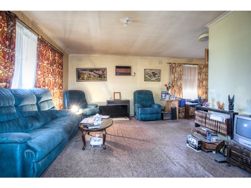 11 Grant Avenue, Gisborne VIC 3437